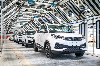 合眾新能源哪吒N01正式下線，開啟新能源出行租賃新篇章